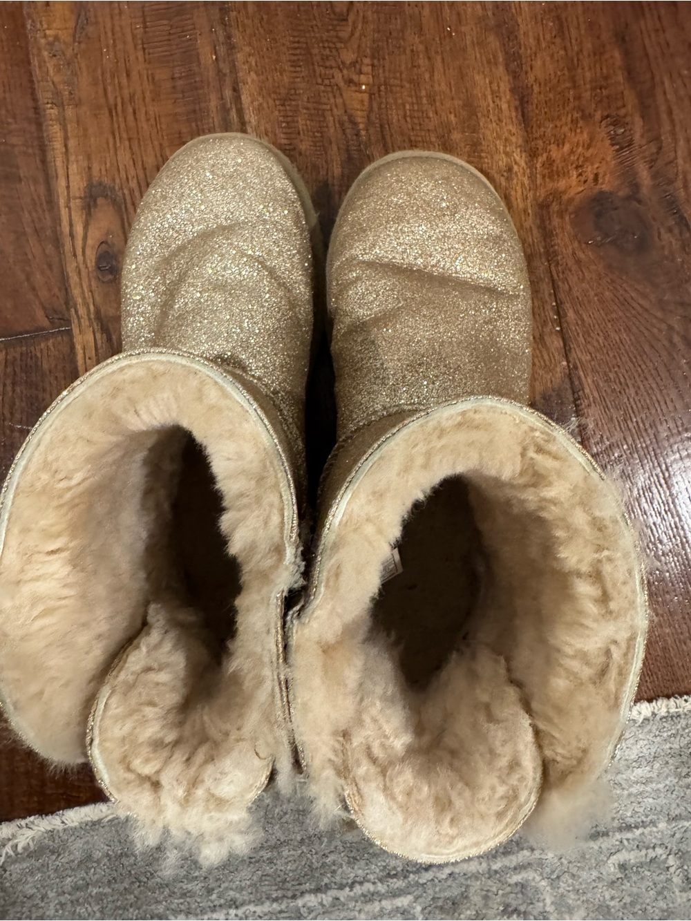UGG Women’s sz 7 Sparkle Short Boot - Gold Glitter- bow in back - Picture 7 of 10